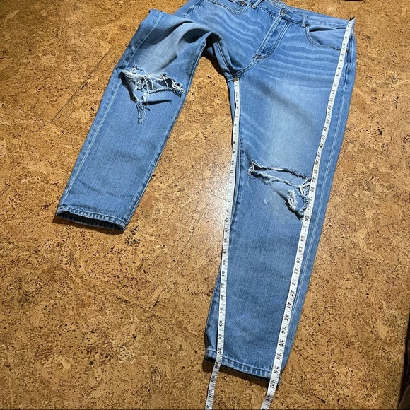 American Eagle Hi-Rise Girlfriend Distressed Light Wash Buttonfly Jeans Sz 12 - Picture 13 of 14